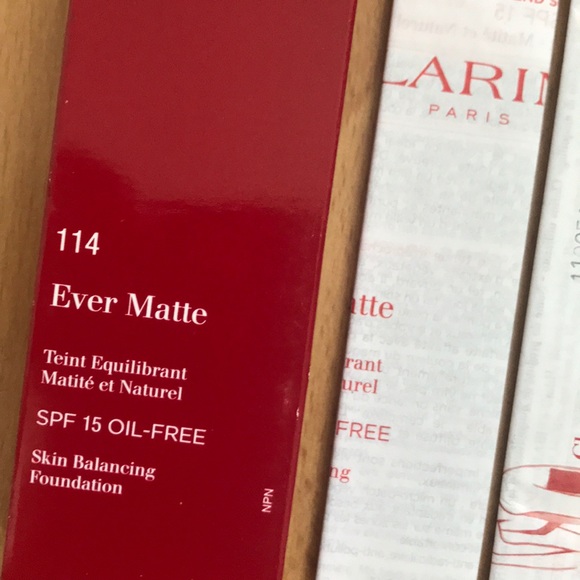Clarins Ever Matte Skin Balancing Foundation 114 - Picture 3 of 3
